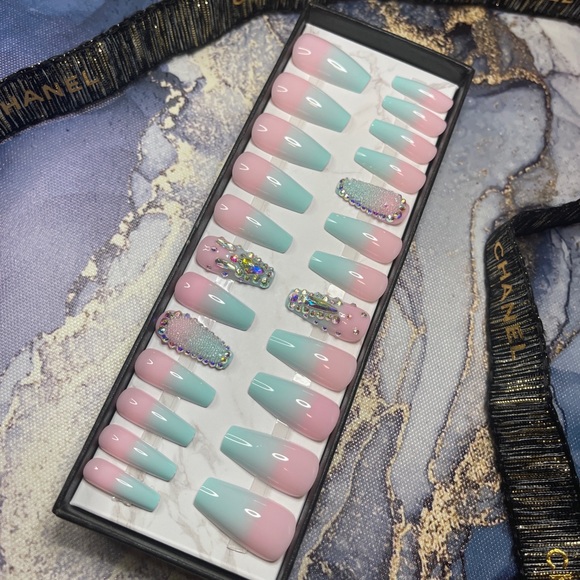 Press on nails - Picture 4 of 5